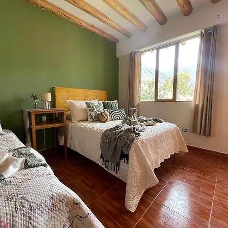 Casa Paqocha Urubamba - Hotel & Garden - Shared Kitchen & Hot Water
