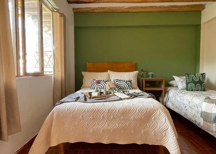 Casa Paqocha - & Garden - Shared Kitchen & Hot Water ホテル *