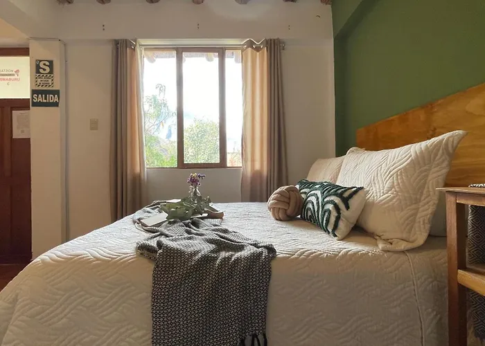 Casa Paqocha - & Garden - Shared Kitchen & Hot Water * ウルバンバ
