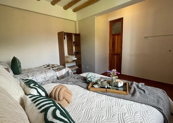 Casa Paqocha - & Garden - Shared Kitchen & Hot Water ホテル
