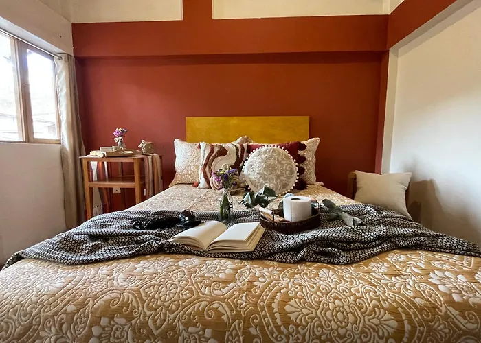 Casa Paqocha - & Garden - Shared Kitchen & Hot Water ウルバンバ