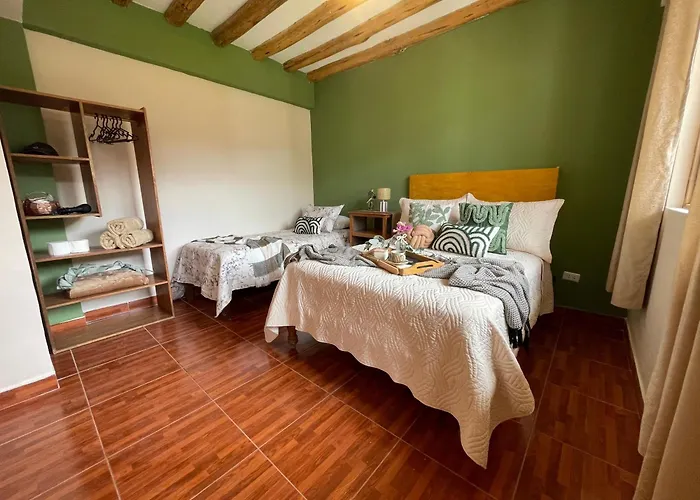 Casa Paqocha - & Garden - Shared Kitchen & Hot Water ホテル