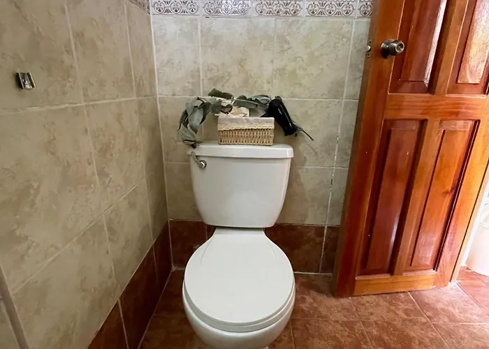 Casa Paqocha - & Garden - Shared Kitchen & Hot Water *