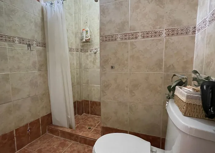 Casa Paqocha - & Garden - Shared Kitchen & Hot Water *